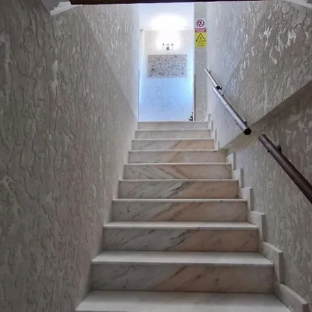 Elegante بيت ضيافة